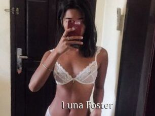 Luna_Foster